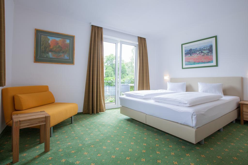 Wolke 7 Hotel รอยท์เทอ ภายนอก รูปภาพ